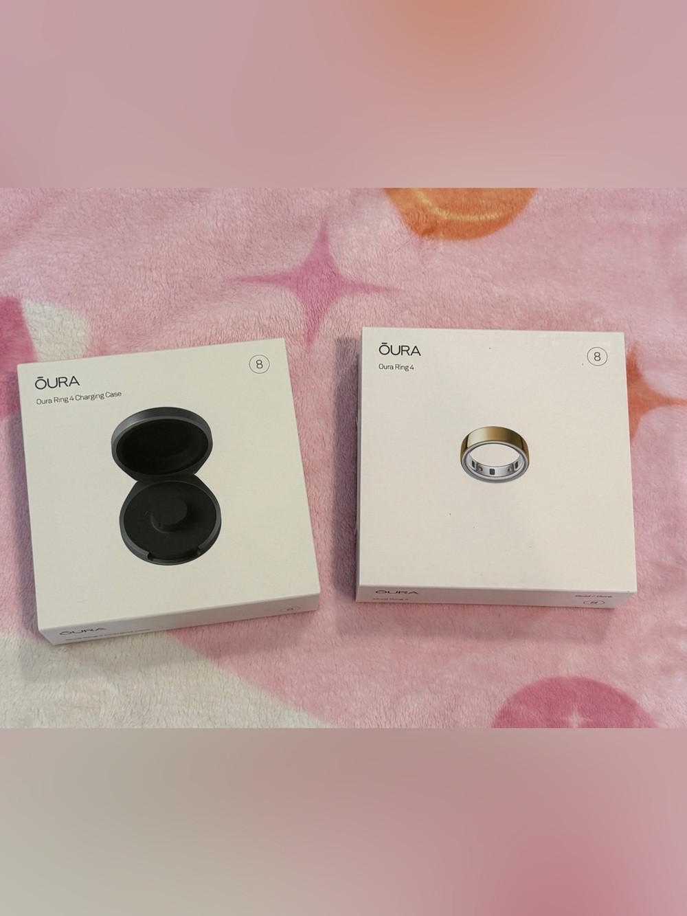 NIB Oura Ring 4  (Gold Finish) Smart Ring size 8 and Travel Charger